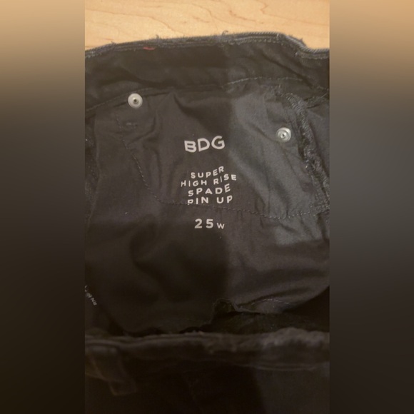 BDG BLACK DISTRESSED SHORTS - Picture 3 of 4